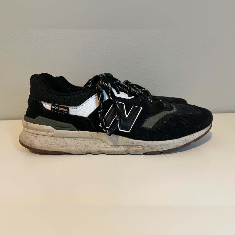 New Balance 997H Men's Black and White Sneakers